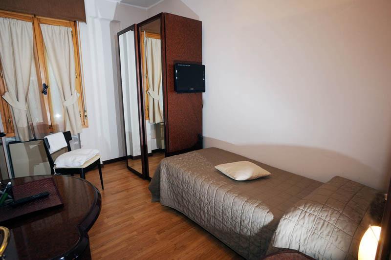 Hotel Drake 3*